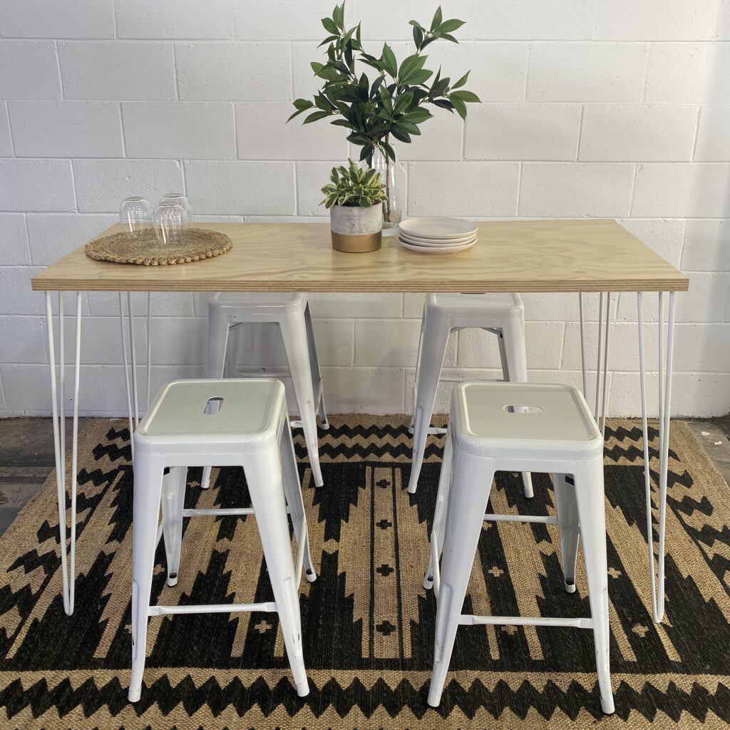 Hunter Hairpin Bar Table Package with 4 x White Tolix